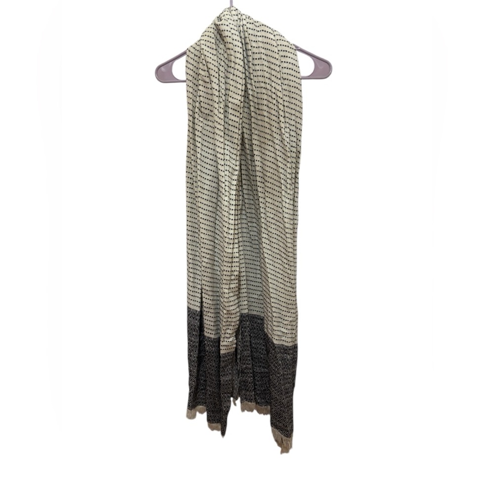 Gap off white and black fringed patterned accessory scarf